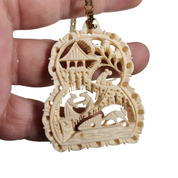 Vintage Hand Carved Bone Japanese Pendant - Picture 3 of 9